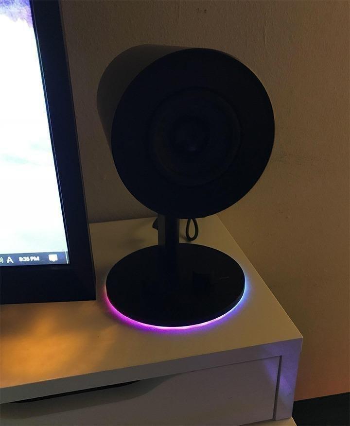 Great desk speakers, minor nitpick