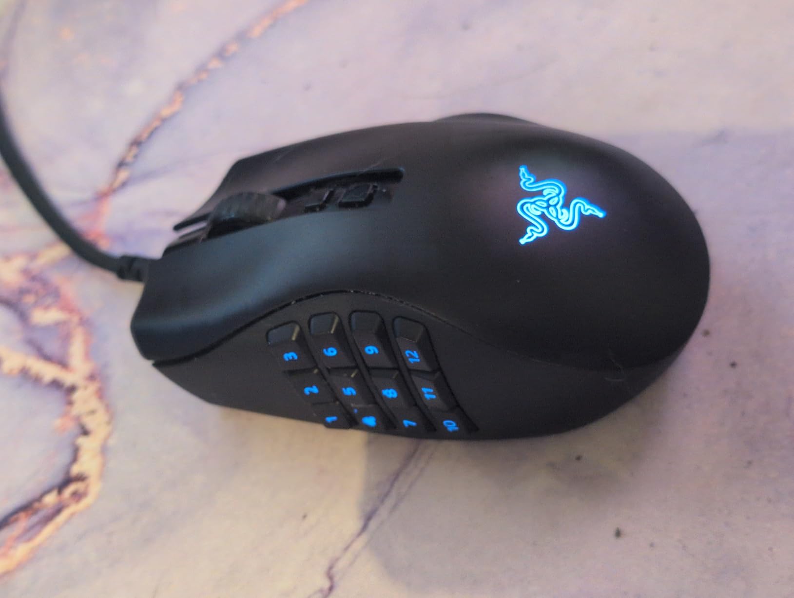 Great mouse, big hands only