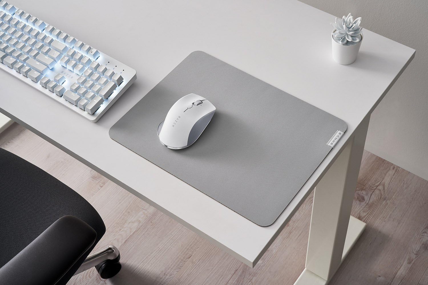 razer-pro-click-wireless-ergonomic-productivity-mouse-5g-advanced-optical-sensor image 4