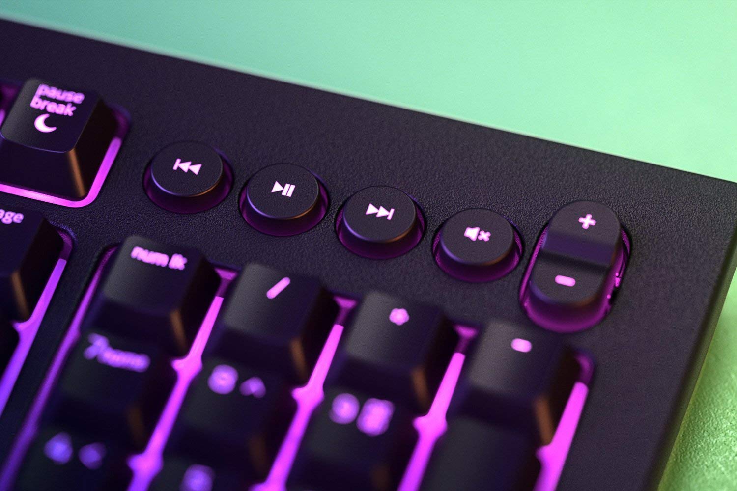 razer-cynosa-v2-gaming-keyboard-chroma-rgb-individually-backlit-keys-spill-resis image 5