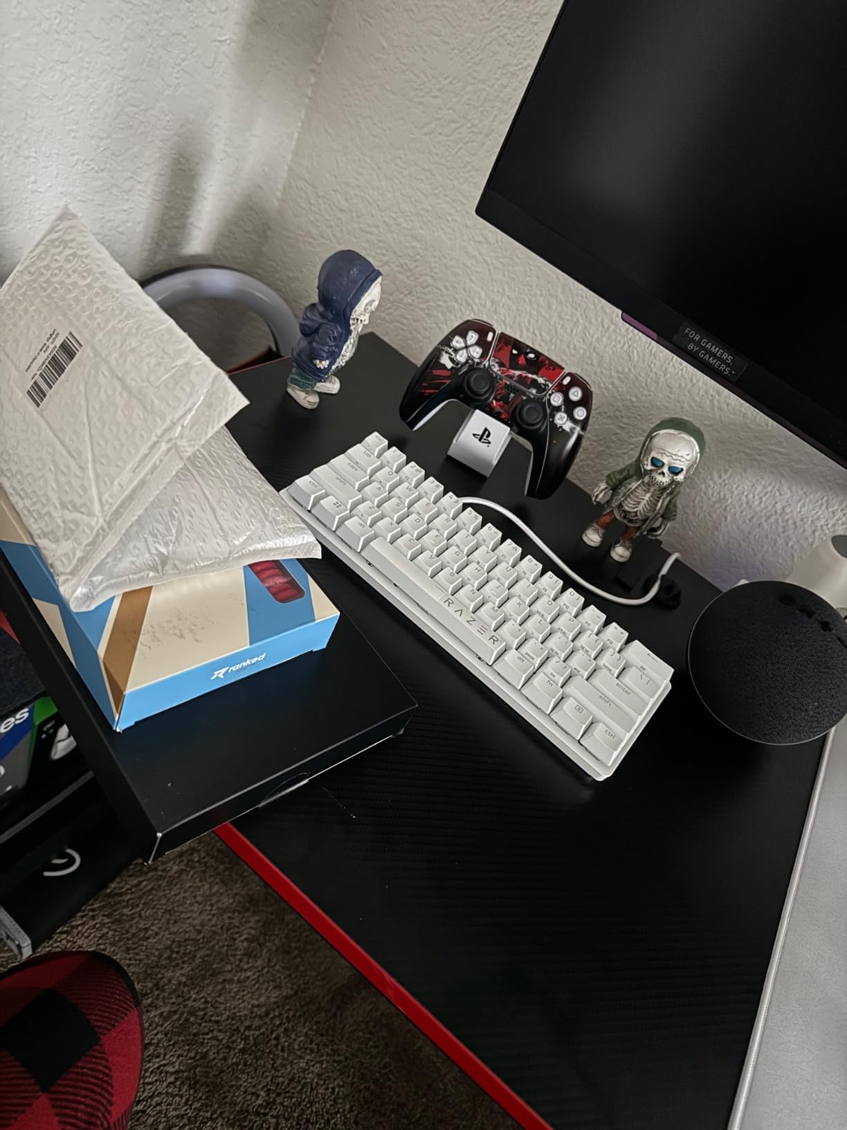 Clean desk aesthetic achieved