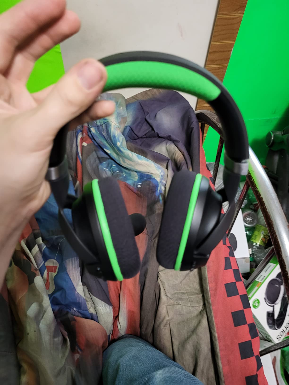 Great sound, slight clamp