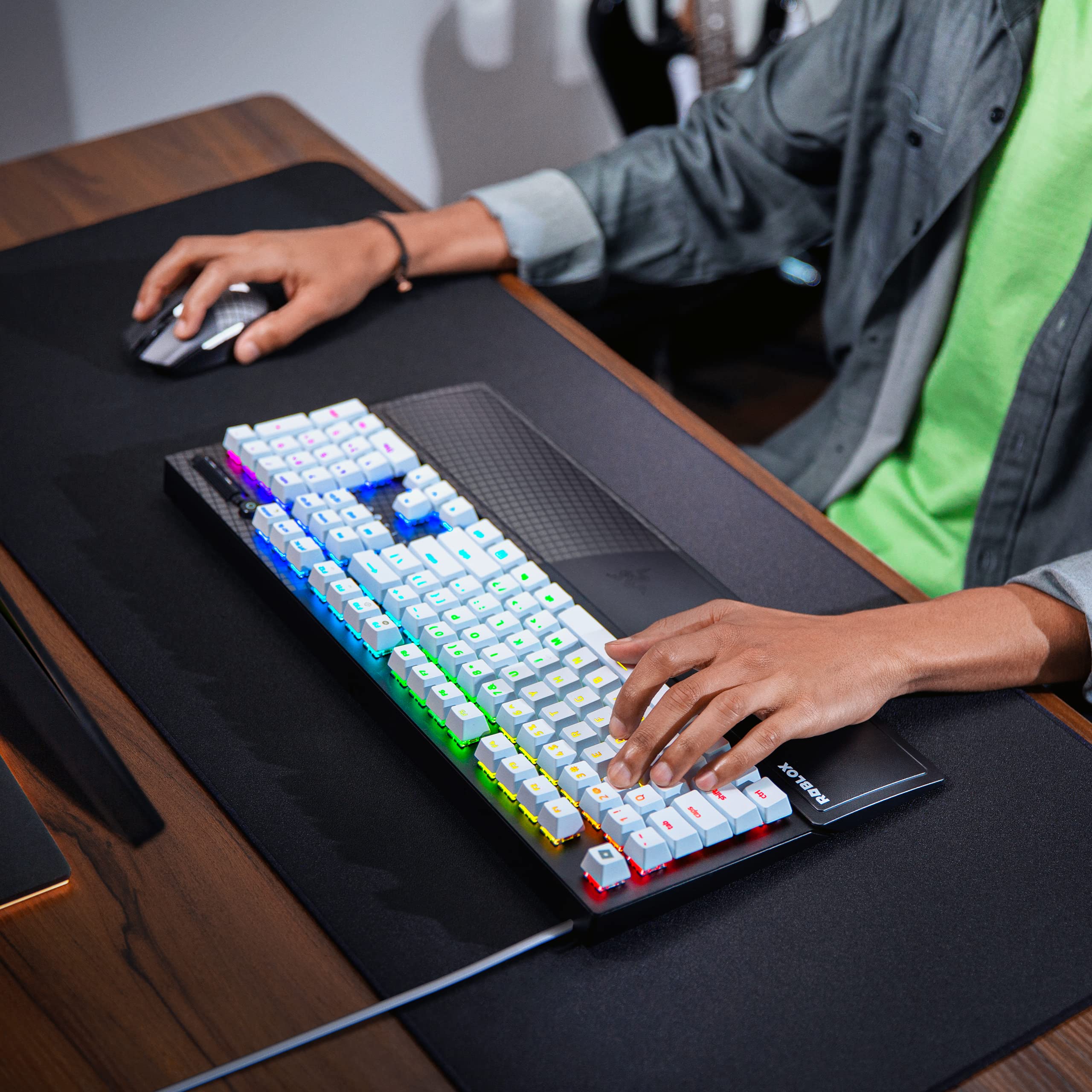 razer-orochi-v2-mobile-wireless-gaming-mouse-roblox-edition-ultra-lightweight-18 image 8