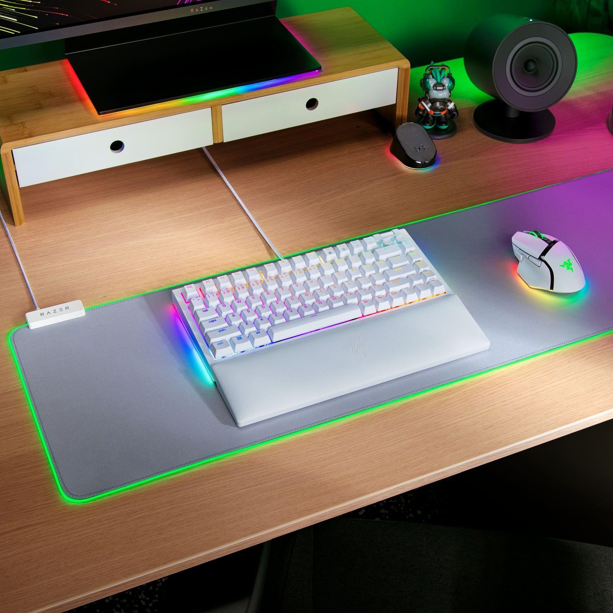 razer-blackwidow-v4-75-hot-swappable-mechanical-gaming-keyboard-with-orange-tact image 8