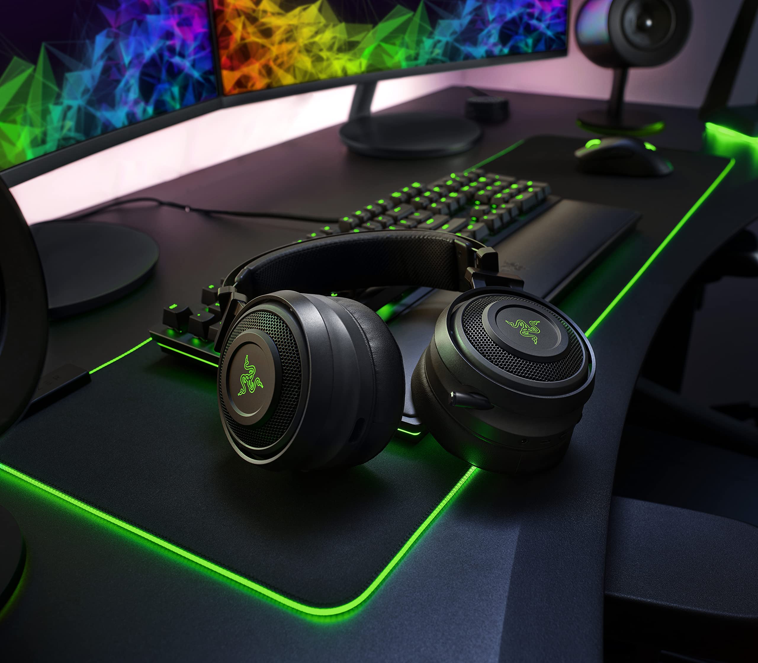 razer-goliathus-extended-chroma-rgb-gaming-mouse-pad-with-soft-cloth-surface-and image 8