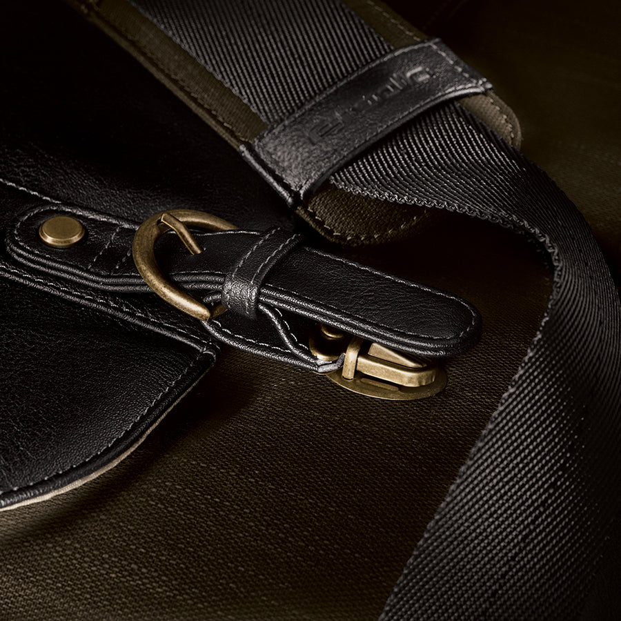 solo-new-york-thompson-briefcase-for-15-6-laptops-with-buckle-closures-and-table image 8