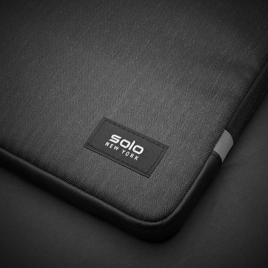 solo-new-york-gamma-15-6-sleeve-checkpoint-friendly-padded-laptop-sleeve-in-blac image 7