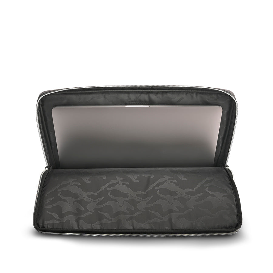 solo-new-york-gamma-15-6-sleeve-checkpoint-friendly-padded-laptop-sleeve-in-blac image 6