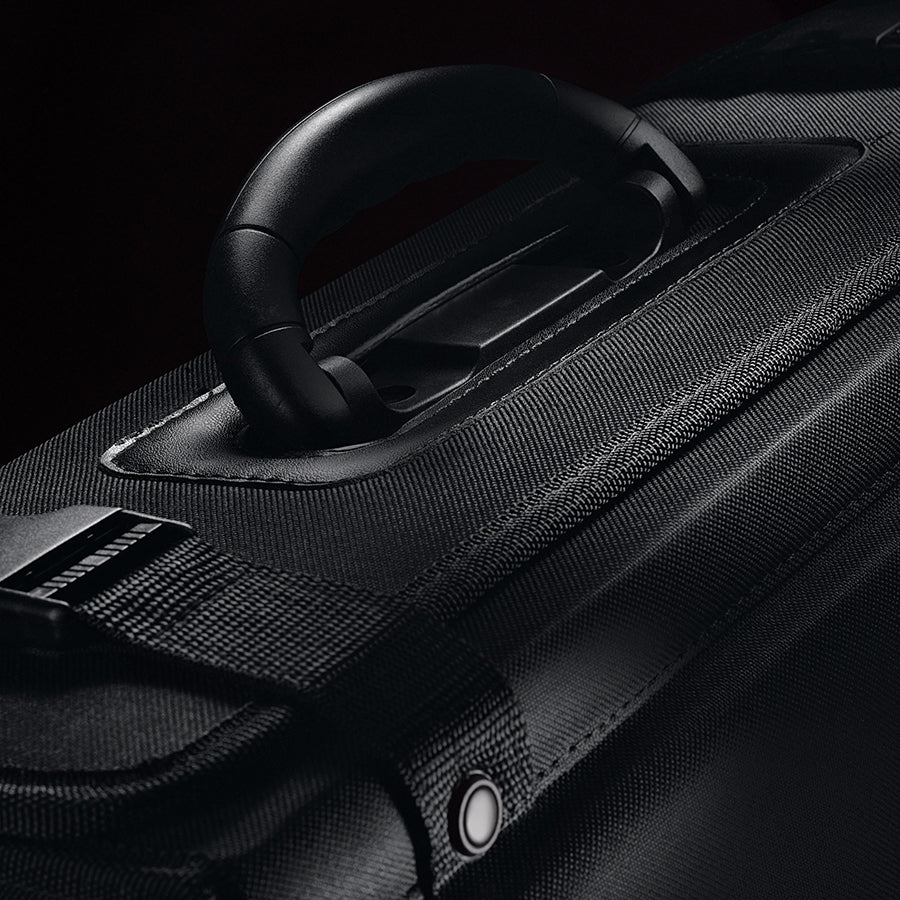 solo-new-york-classic-catalog-case-pv50-4-16-padded-laptop-catalog-case-with-adj image 5