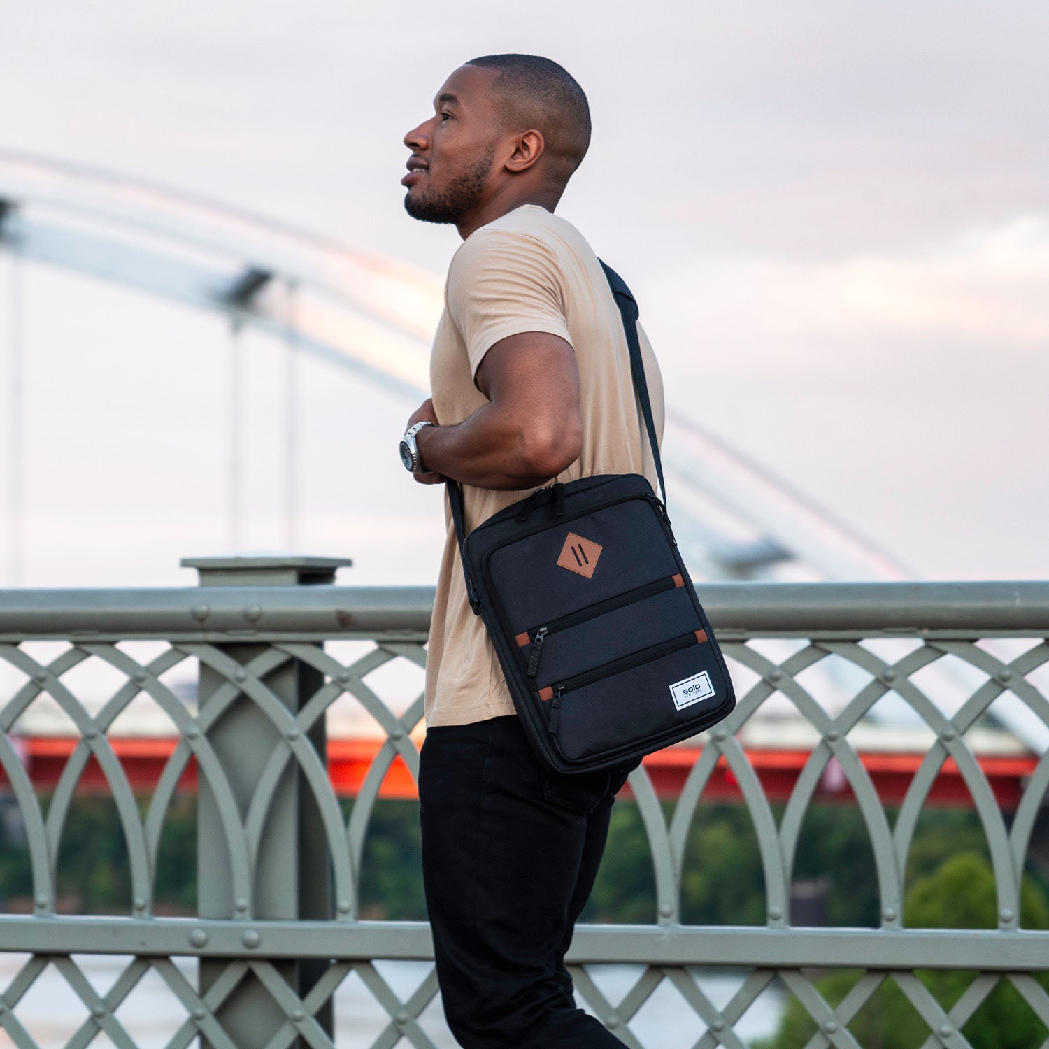 solo-new-york-hydro-sling-tablet-sling-bag-recycled-pet-machine-washable-fits-14 image 2