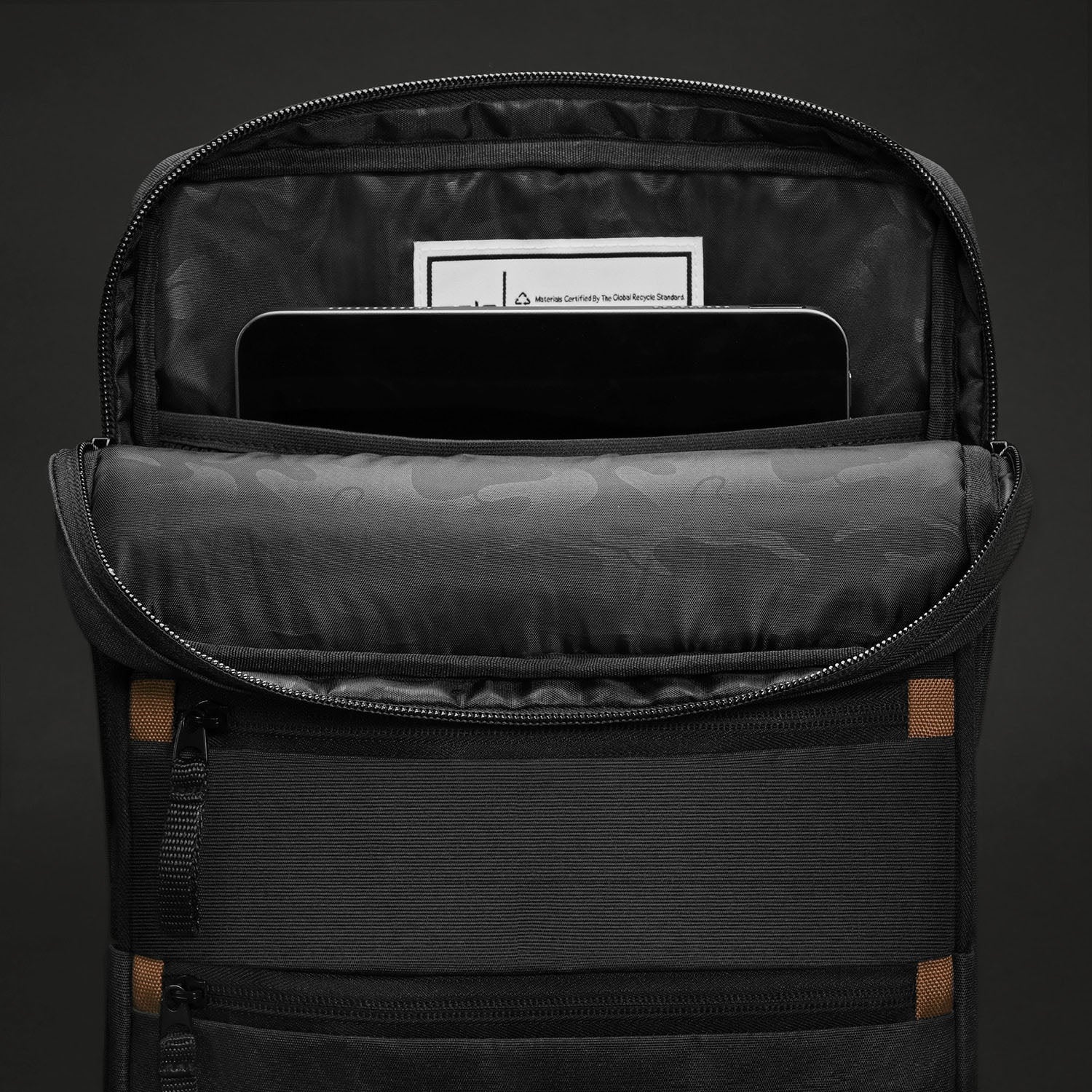 solo-new-york-hydro-sling-tablet-sling-bag-recycled-pet-machine-washable-fits-14 image 6