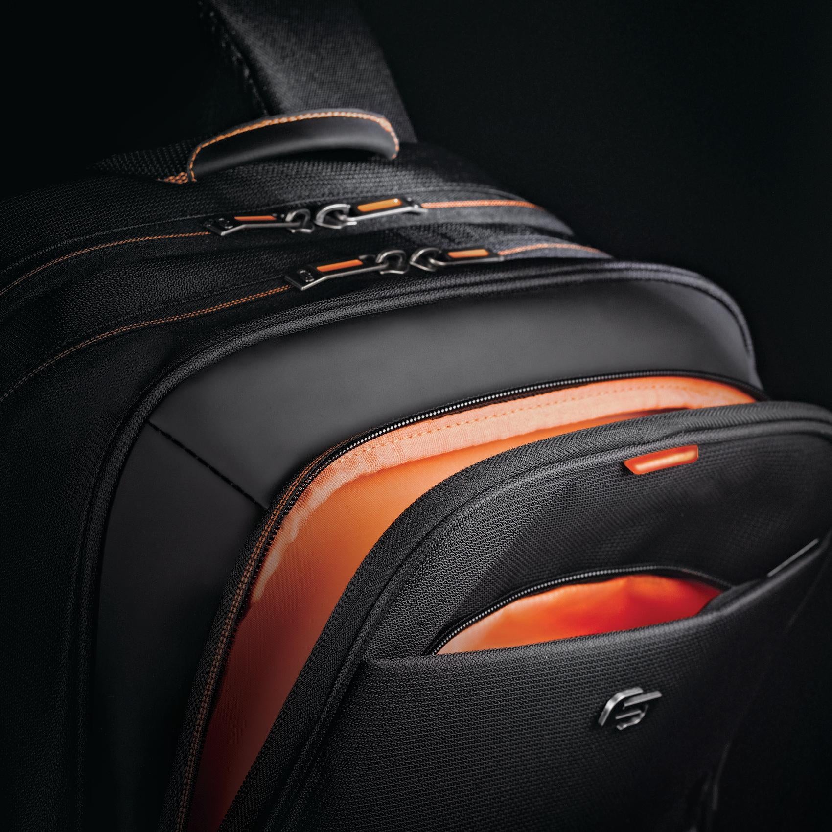solo-new-york-ambition-travel-backpack-27l-padded-17-3-laptop-backpack-with-lugg image 8